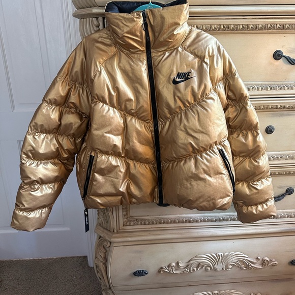 ❤️❤️NWT NIKE METALLIC GOLD PUFFER JACKET - Picture 2 of 9